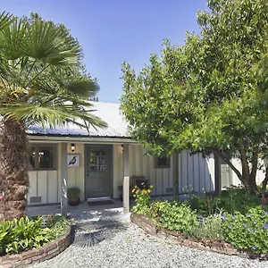 Hedgerow House Ganges
