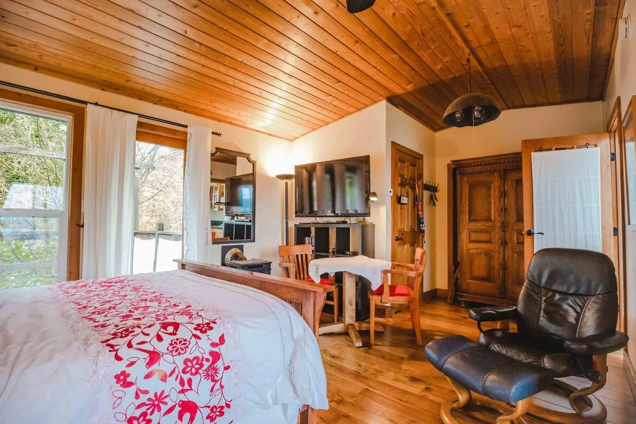 Morningside Garden Suite Ganges Canada